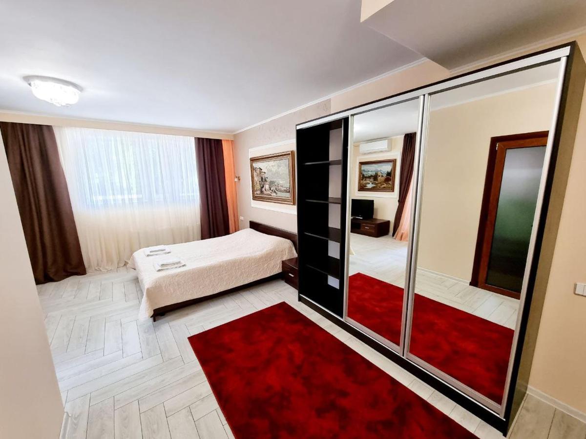 Helen Hotel Nikolayev Exterior foto